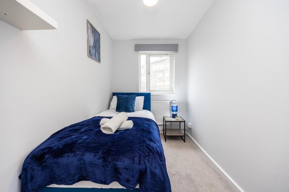 The Blue Hideaway - Spacious Battersea House With Private Garden Londra