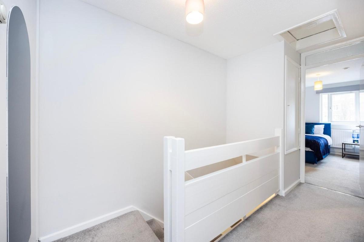 Appartamento The Blue Hideaway - Spacious Battersea House With Private Garden Londra