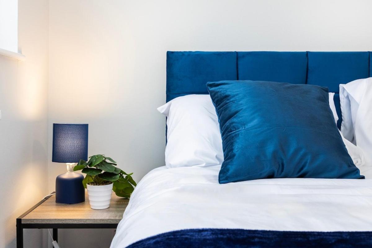 The Blue Hideaway - Spacious Battersea House With Private Garden Appartamento Londra