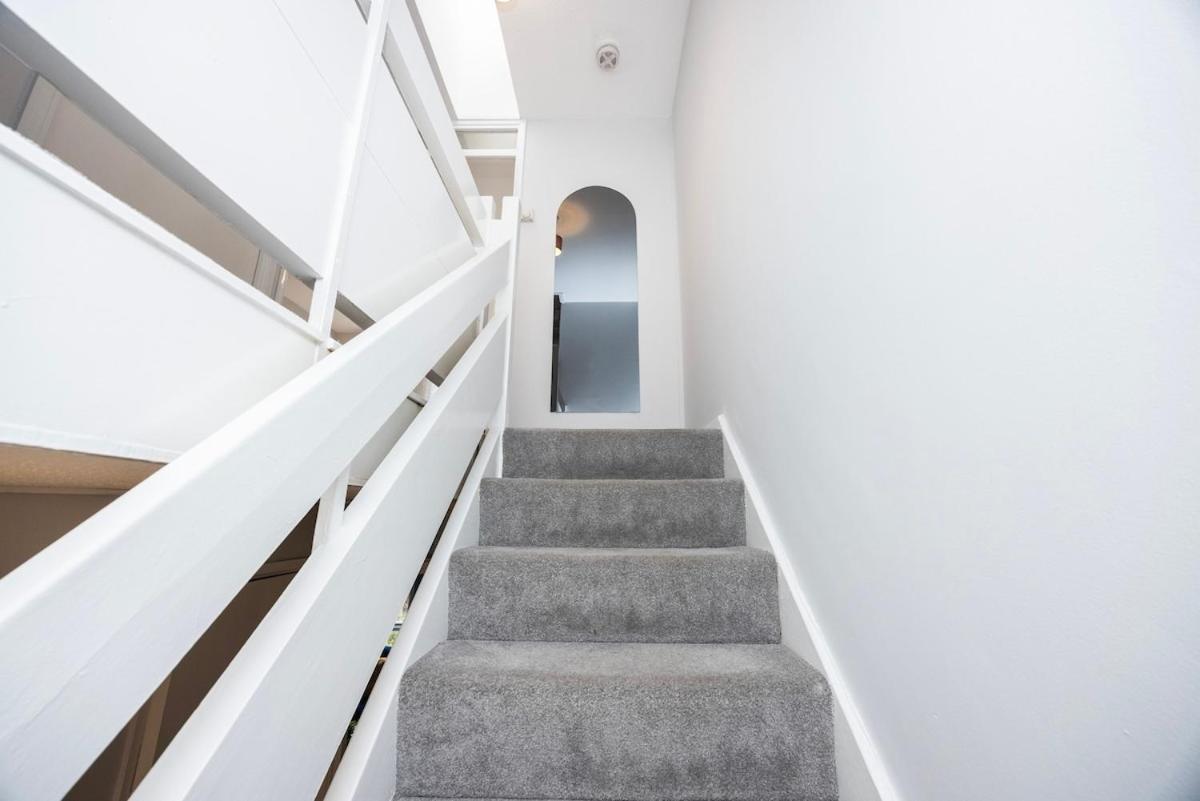 The Blue Hideaway - Spacious Battersea House With Private Garden * Londra