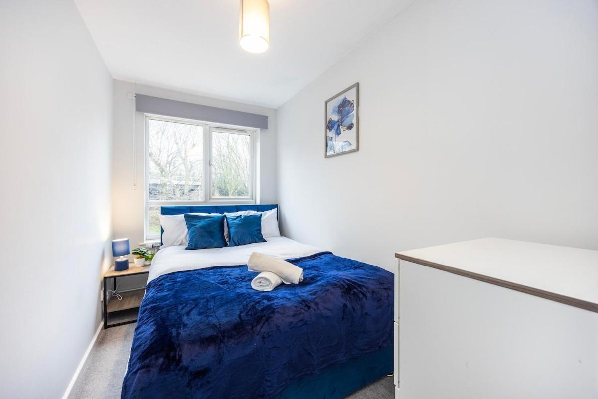 Appartamento The Blue Hideaway - Spacious Battersea House With Private Garden Londra