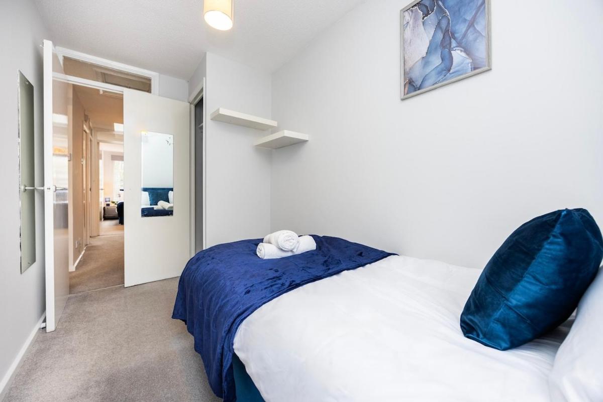 The Blue Hideaway - Spacious Battersea House With Private Garden *
