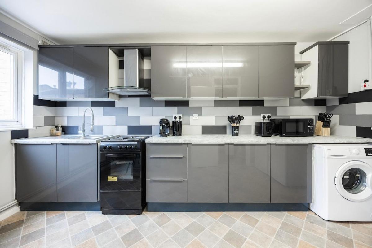 Appartamento The Blue Hideaway - Spacious Battersea House With Private Garden Londra
