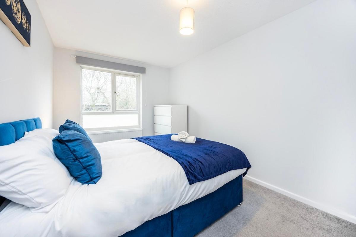 The Blue Hideaway - Spacious Battersea House With Private Garden *